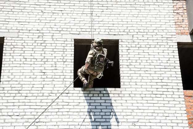 rappeling with weapons