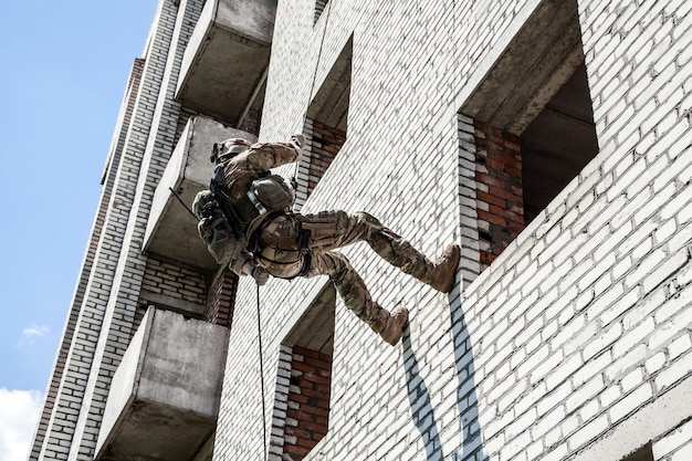 rappeling with weapons