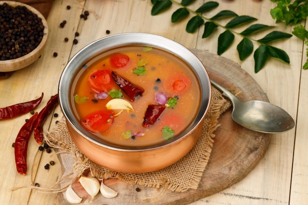 Rasam South Indians 식사의 주요 품목 야채 수프