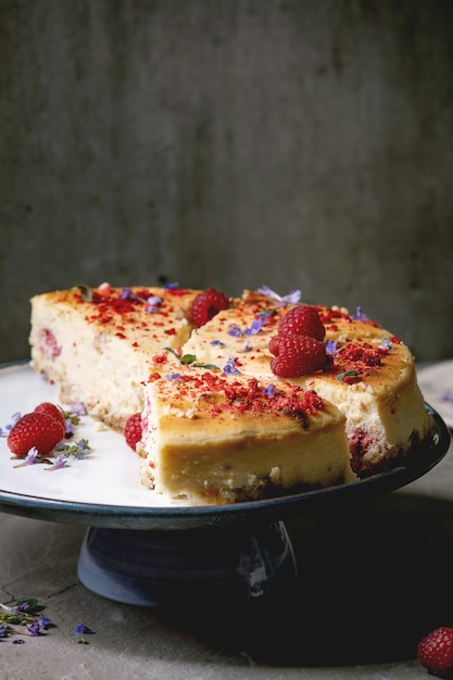 Raspberry baked cheesecake