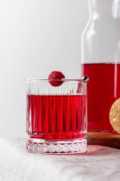 Photo raspberry cocktail in a glass