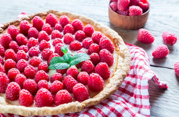 Raspberry tart with custard