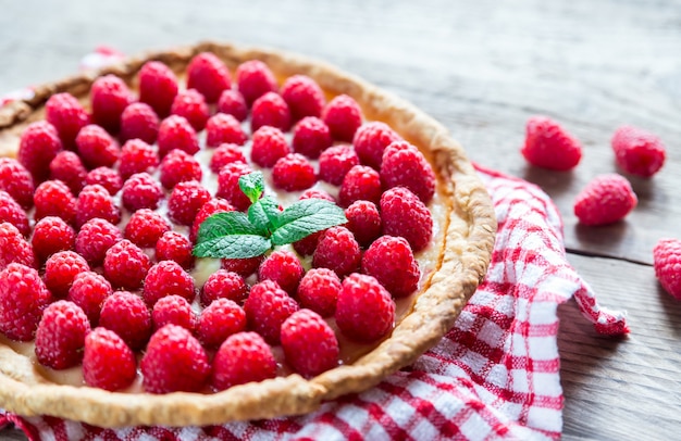 Raspberry tart with custard