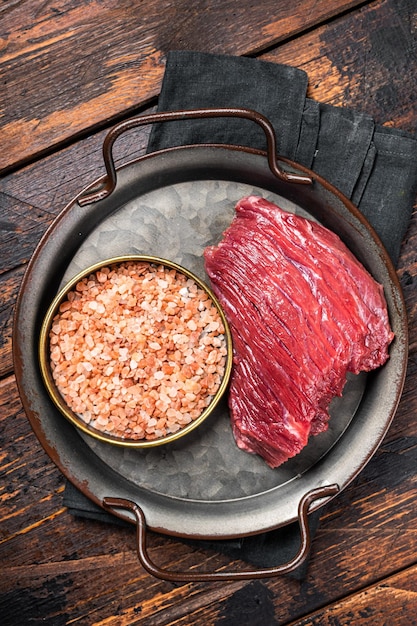 Rauw wildvlees van hertenvlees beste vlees steak houten achtergrond bovenaanzicht