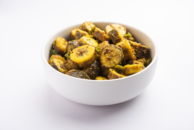 Rauwe banaan sabzi of kacchey kele ki sabji populair in kuststaten van India, zoals kerla, goa en maharashtra