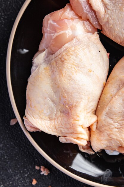 rauwe kippendij kippenpoten gezonde maaltijd voedsel snack op tafel kopie ruimte voedsel achtergrond