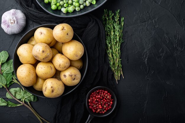 Rauwe krieltjes, plat, op zwarte tafel