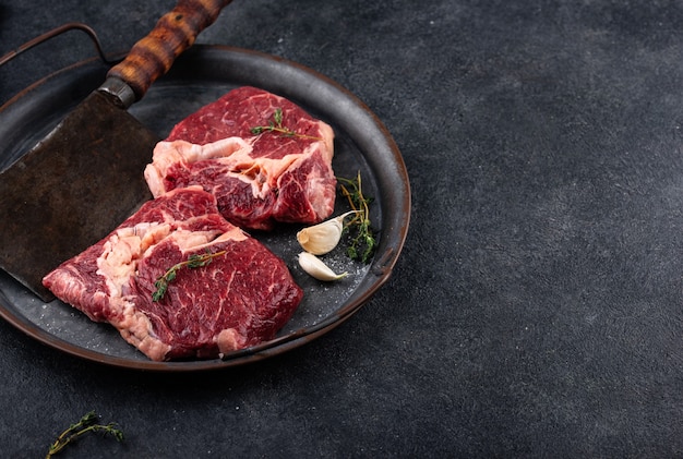 Rauwe, ongekookte rib eye steak