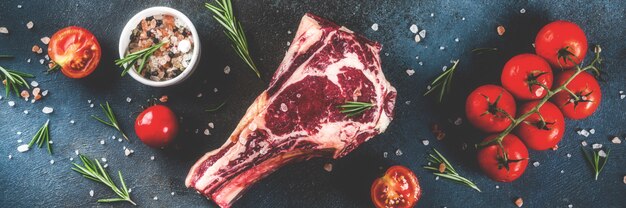 Rauwe rib eye biefstuk