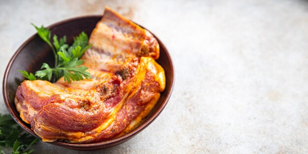 Rauwe ribben vers vlees varkensvlees kruid paprika maaltijd snack op tafel kopieer ruimte voedsel achtergrond rustiek