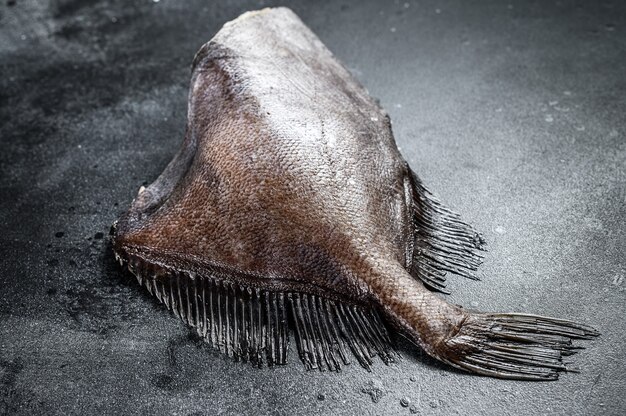 Rauwe vis John Dory op een tafel