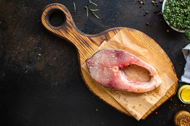 Rauwe witte vis steak zilveren karper klaar om snack pescetarian dieet vegetarisch voedsel te koken