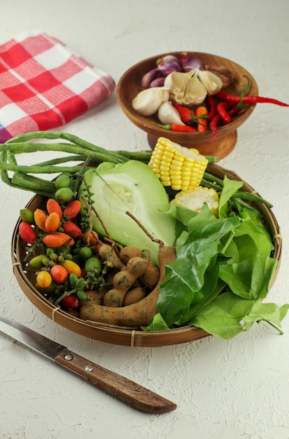 rauwkost om tamarindegroente te maken of ingrediënten om tamarindegroente te maken koken pr