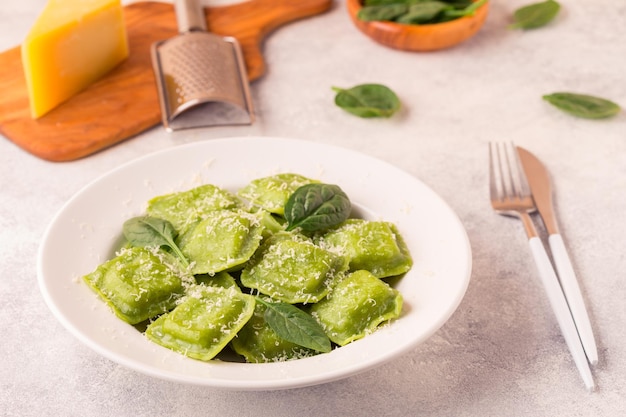 Ravioli met spinazie en parmezaan