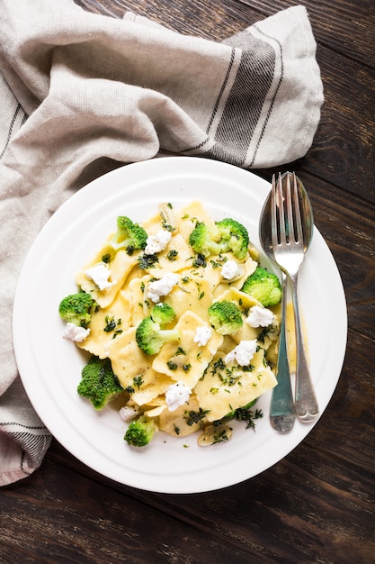 Ravioli with goat cheese, broccoli and herbs