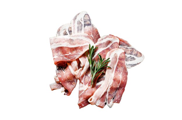 Foto bacon crudo isolato su sfondo bianco vista superiore