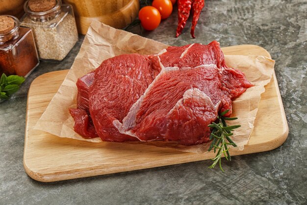 調理用の生牛肉のパーツ