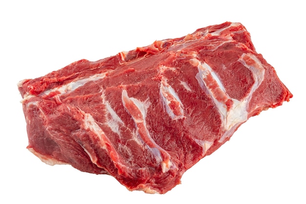 白い背景の生牛肉
