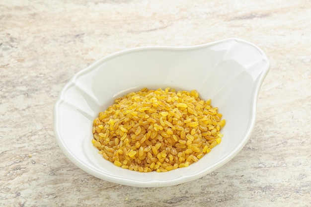 Raw bulgur in the bowl