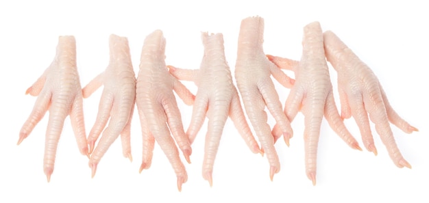 Photo raw chicken feet isolated on white background