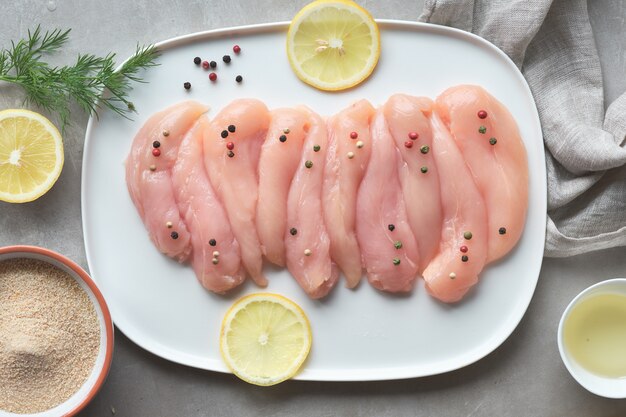 Filetto di pollo crudo al limone