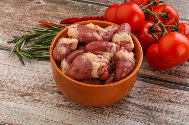 Photo raw chicken hearts for cooking