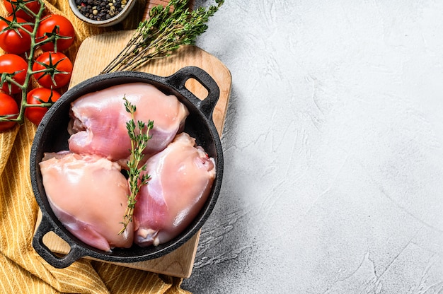 Filetto di coscia di pollo crudo senza pelle