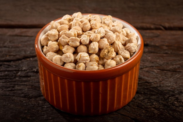 Raw chickpeas in the bowl