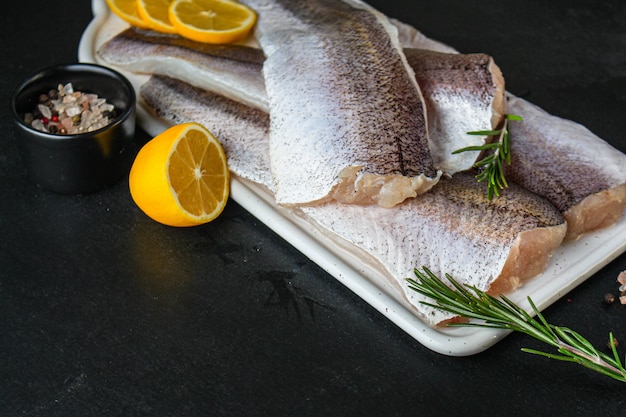 Photo raw cod slices