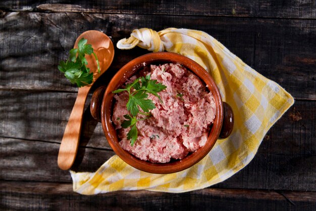 Photo raw dough filled with meat