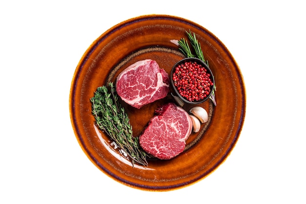 Photo raw fillet mignon tenderloin meat beef steaks on rustic plate isolated on white background