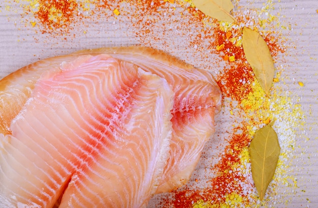 Фото Сырое филе свежей рыбы с тилапией для приготовления пищи для стола
