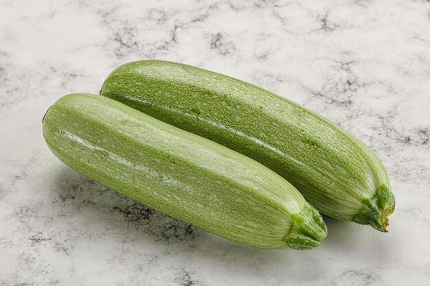 사진 원시 녹색 익은 zucchini 채소