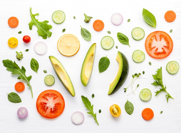 Photo raw ingredients of salad flat lay on white wood