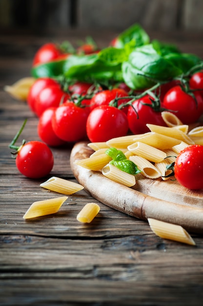 Raw intergal pasta with fresh tomato and basil