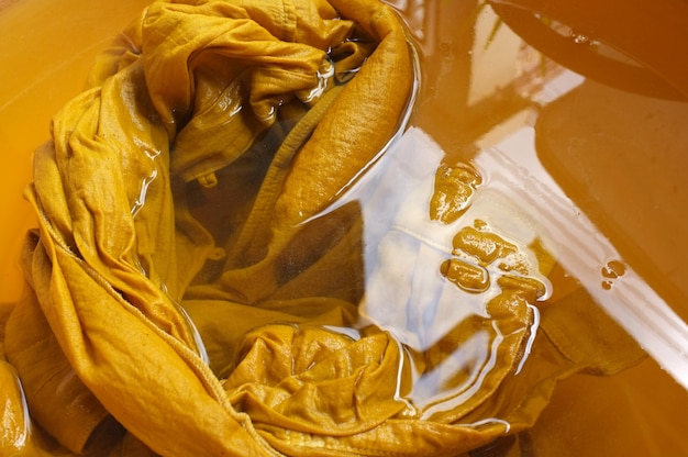 Raw material for yewllow color natural dye