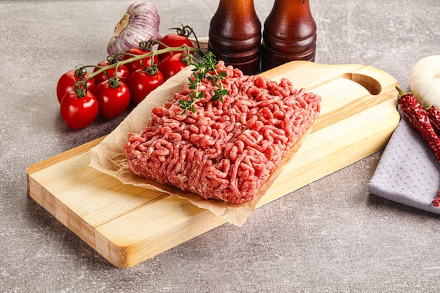 Photo raw minced beef uncooked meat