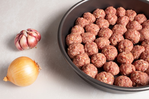 Photo raw minced meatballs ready to prepary cooking concept on clear background