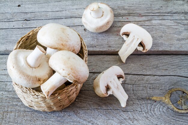 Photo raw mushrooms in basket, copy space