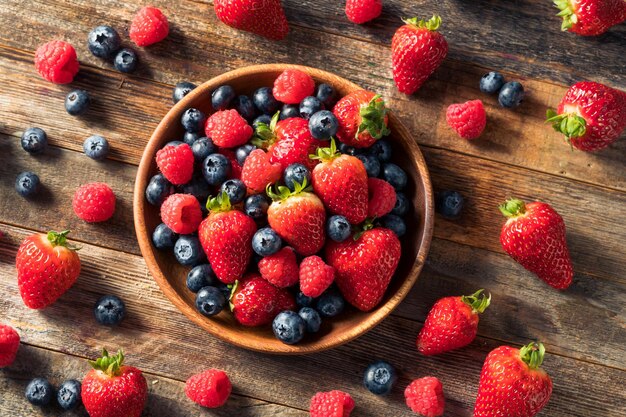 Photo raw organic assorted fresh berries