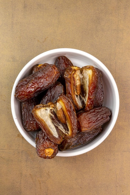 Raw Organic Medjool Dates Курма в Индонезии Это также Рамадан quotIftarquot Рамадан Карим Вид сверху Место для текста