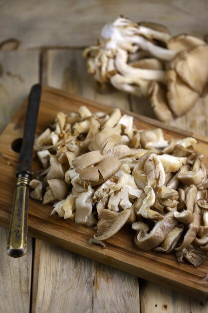 Raw oyster mushrooms