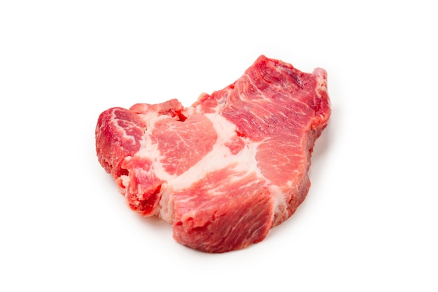 生の豚肉は、白い背景で隔離。