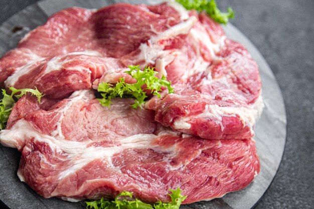 生の豚肉、肉、食事、生鮮食品、テーブルの上のスナック、コピースペース、食品の背景、素朴なトップビュー