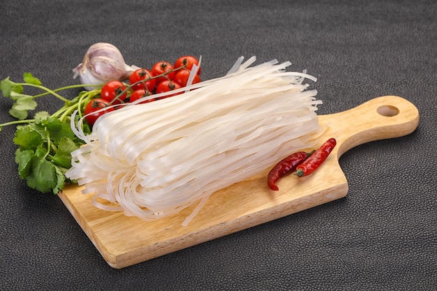 Raw rice noodles