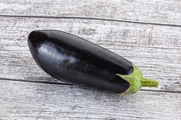 Photo raw ripe eggplant for cooking