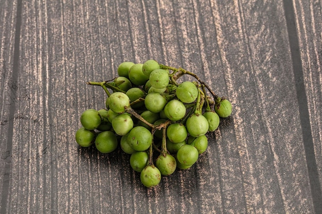 Photo raw ripe wild pea eggplant