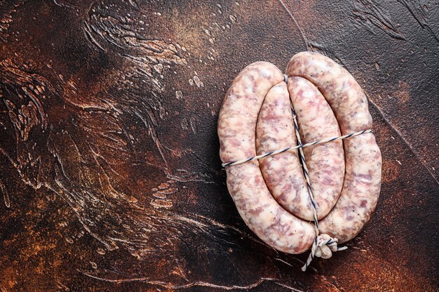 Photo raw sausages from pork and beef meat on the wooden board