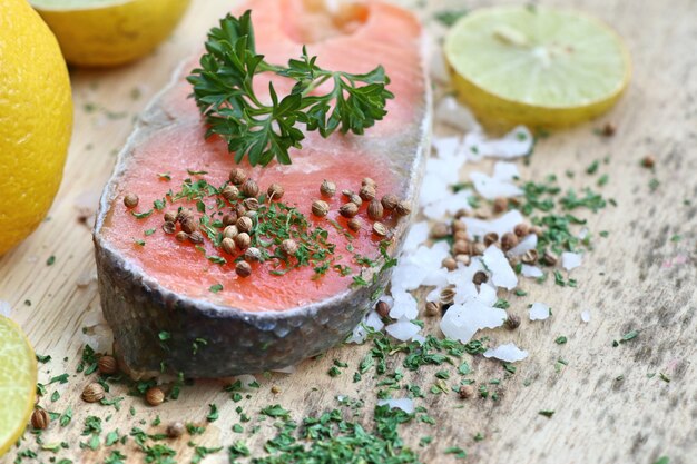 Photo raw slice of salmon