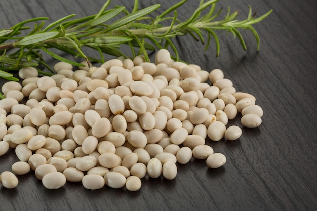 Raw soya beans